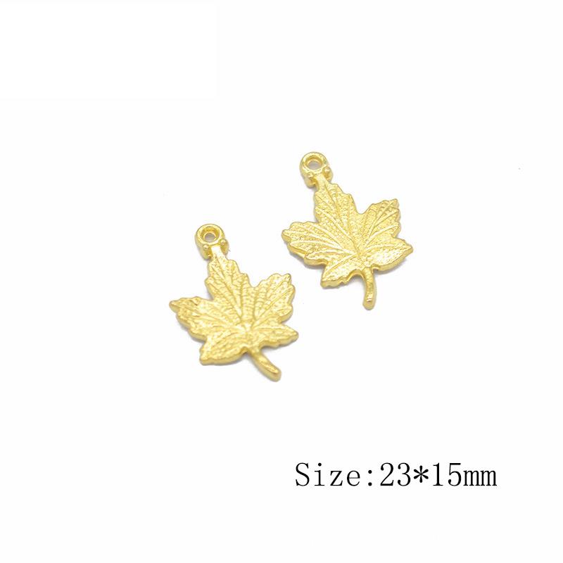 Pendentif rétro en alliage Accessoires de bijoux Feuilles d'érable Bijoux en gros Marquage Collier Bracelet Marquage Fournitures de bijoux 20 pièces/lot perles