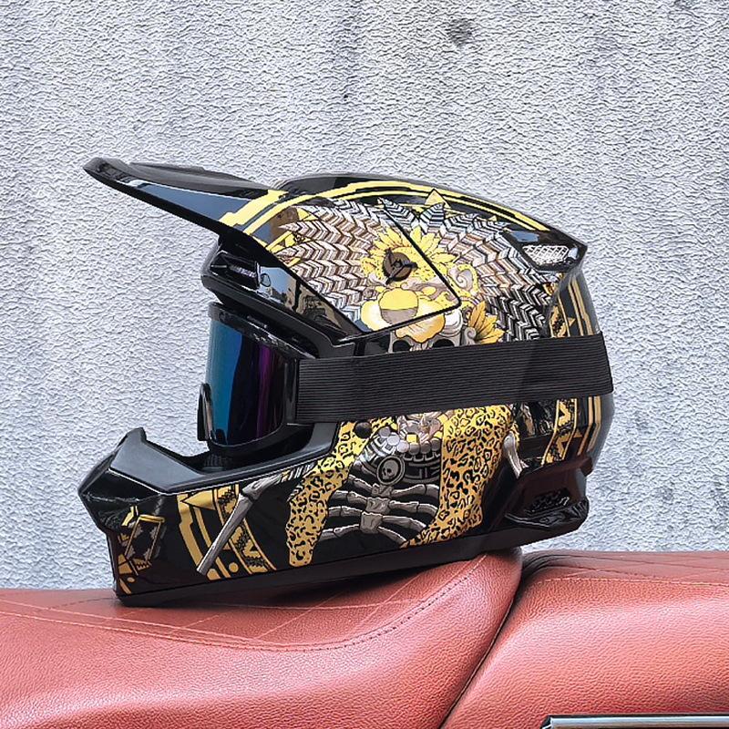 Send three red and blue downhill helmets off-road mountain bike riding safety helmets men's and women's cycling forest helmets