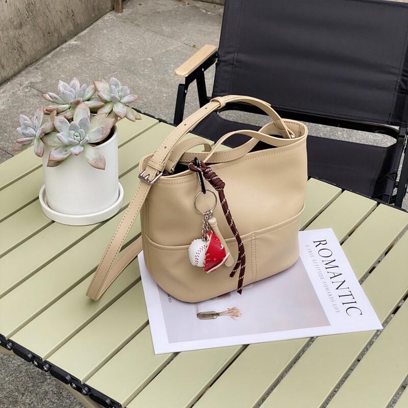 

Douxiaozhu Genuine Leather Versatile Bucket Bag