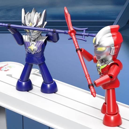 1 sada ručně vyráběných dřevěných bojových hraček s klouby Bambusové šermířské loutky Ultra-Man Fight Stolní hra Interakce rodiče s dítětem