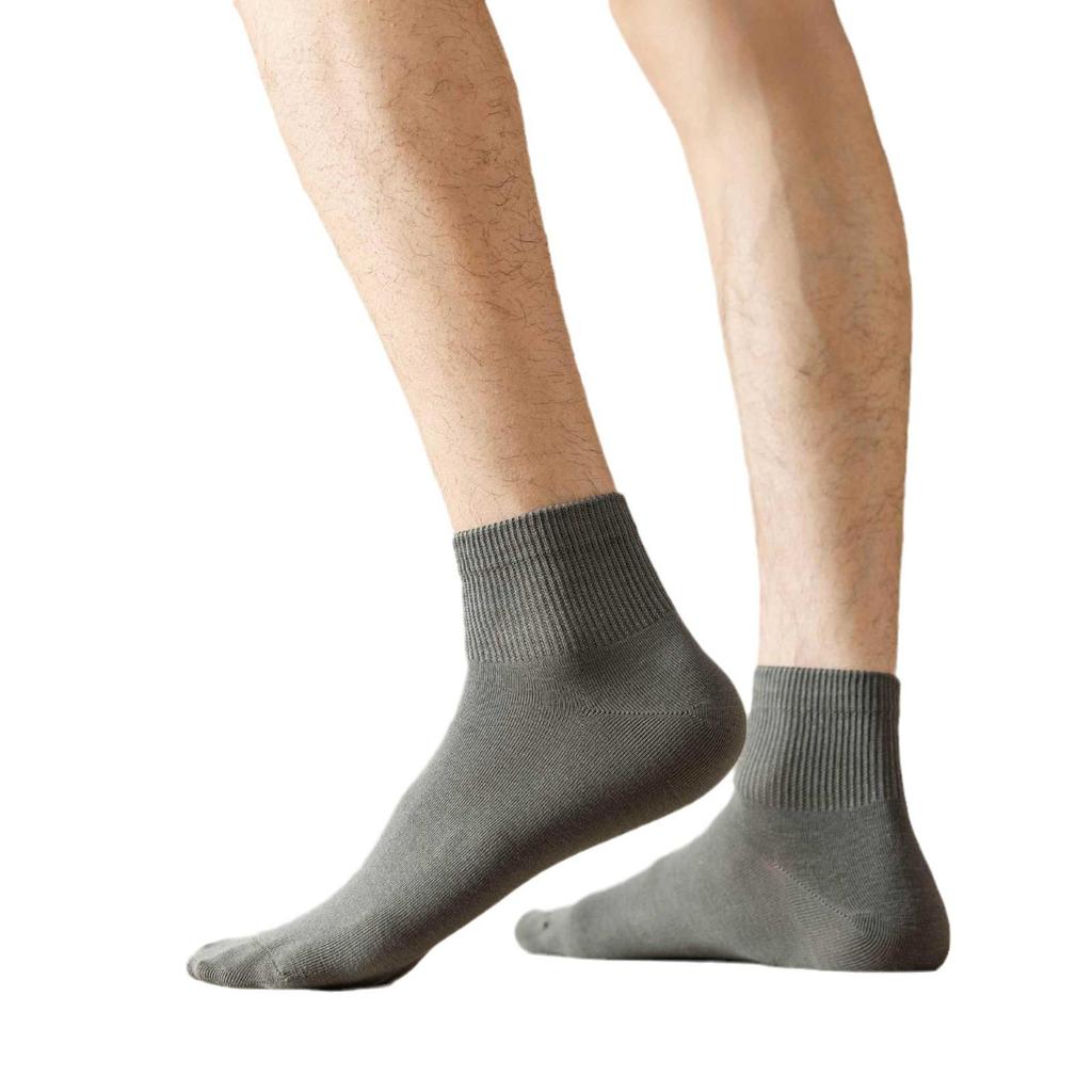 Men's Breathable Anti-Pilling Cotton Ankle Socks - Sweat-Absorbent and Solid Color with Seamless Toe