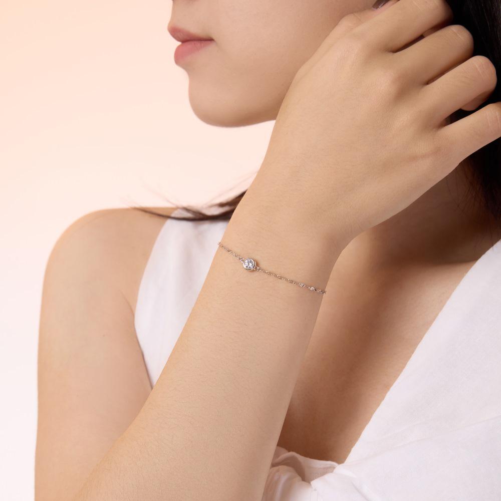 Versatile S925 Sterling Silver Bracelet for Women: Exquisite Single Diamond Lip Chain Design