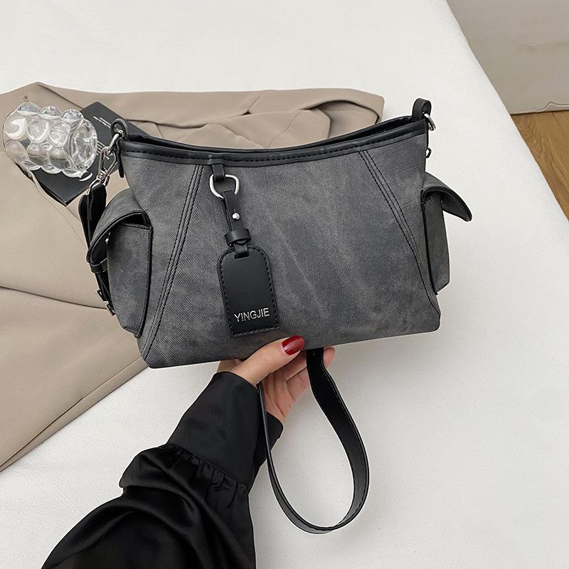 Winter new niche commuter armpit bag fashionable women's casual shoulder bag simple large-capacity commuter bag