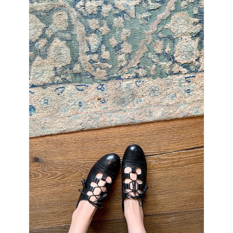 

Brock carved hollow strap flat single shoes women s retro versatile commuter ballet shoes 35 чёрный