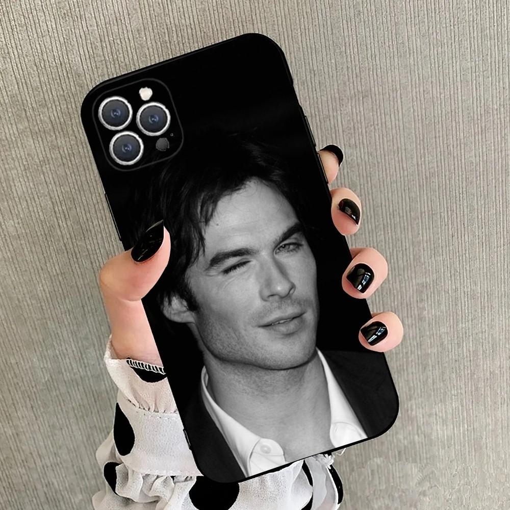 

Чехол для телефона D-Damon Salvatore для iPhone 15,14,13,12,11,Plus,Pro Max,XS,X,XR,SE,Mini,8,7 Мягкий силиконовый черный чехол iPhone13mini