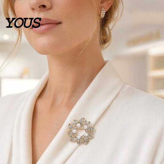 Lapel Pin Brooch Pin, Faux Pearl Wreath Design with Rhinestones Inlaid, Durable Circular Flower Leaf Garland for Coats Shirts Bags Accessories Alloy