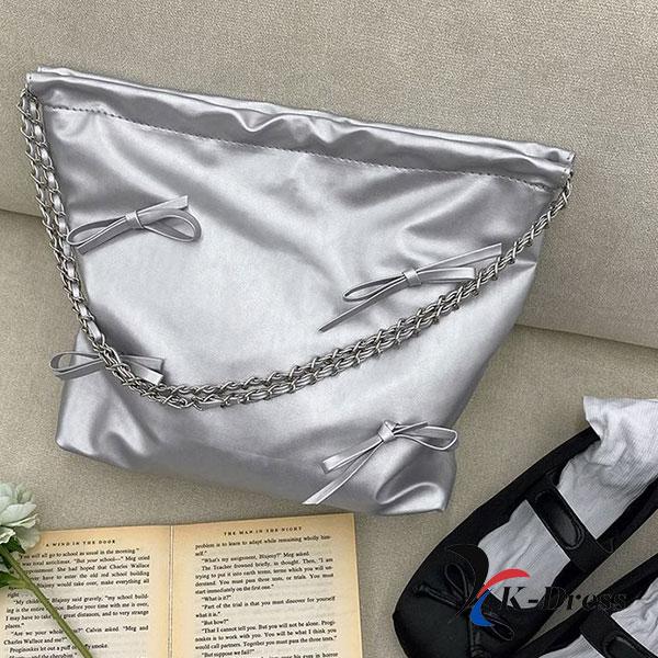 

Велика сумка через плече зі срібним ланцюжком і кишенькою 32x28x9cm