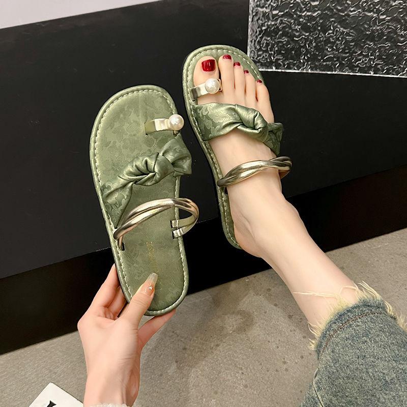 Niche flat-bottomed slippers for women's outerwear 2025 summer new fashion casual cover toe beach sandals versatile