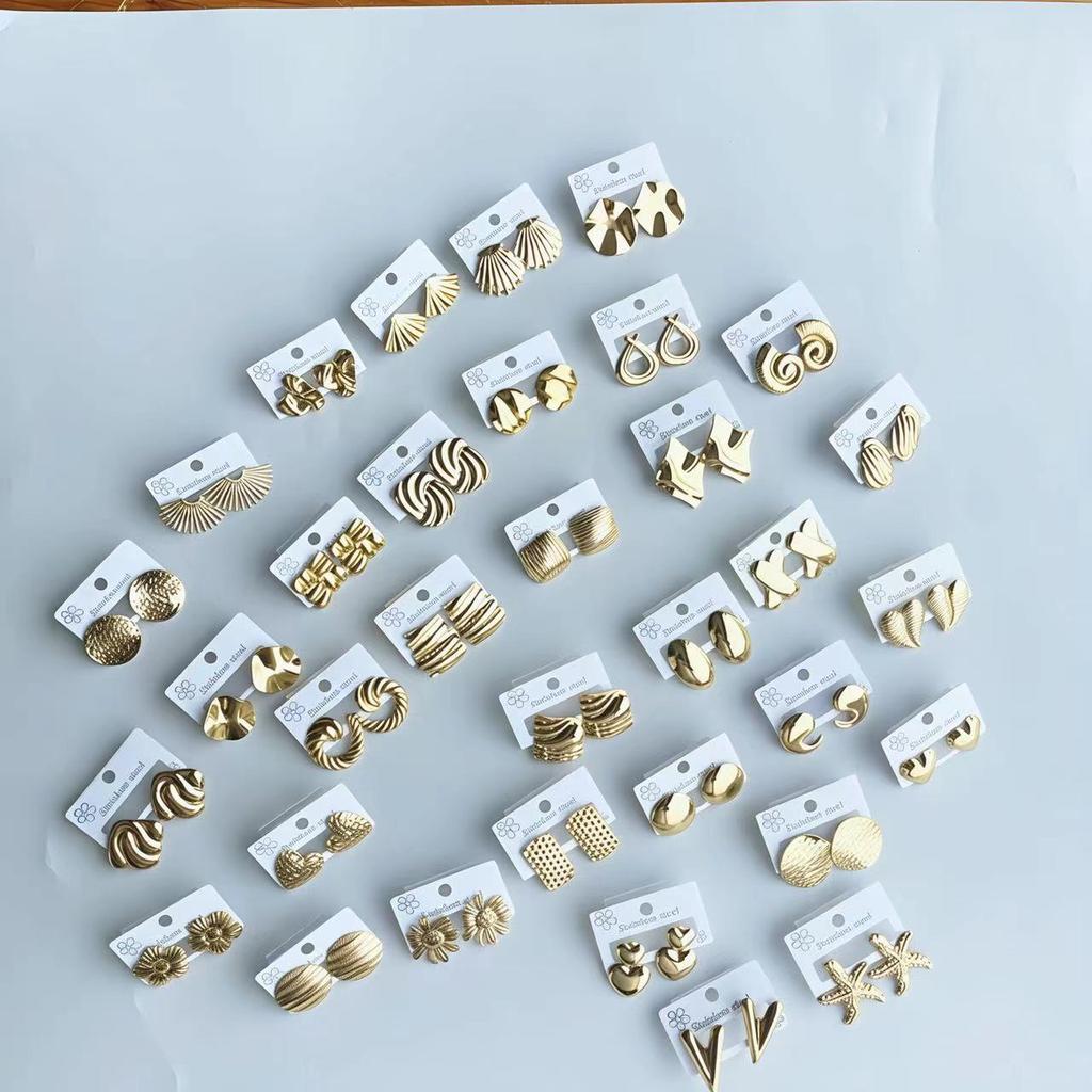 Elegante Damen Große Ohrstecker Vintage Linientextur Herz Geometrisches Florales Design Schmuck Für Frauen Stil Zufälliger Versand