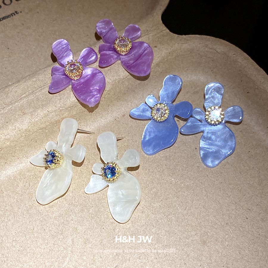Silver needle zircon resin flower earrings Korean simple small fresh stud earrings sweet fashion niche earrings women