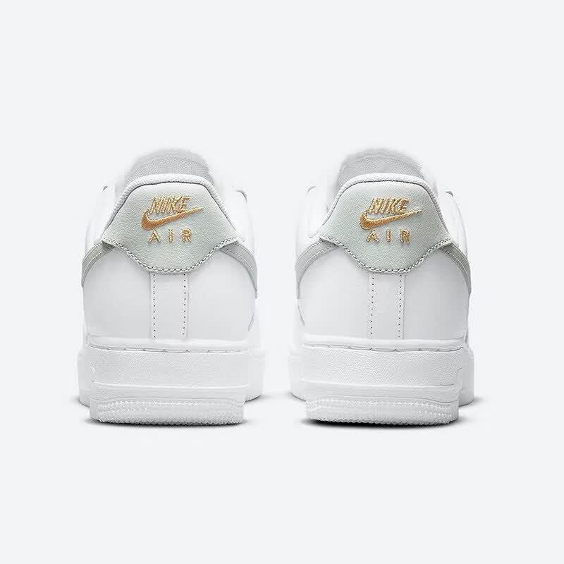 Nike WMNS Air Force 1 '07 ESS Casual Shoes