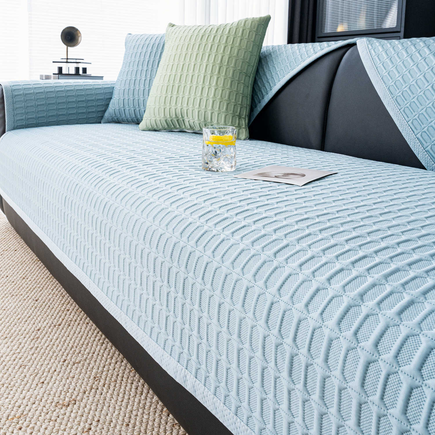 

Летний прохладный диванный коврик Дуду Коврик Коврик Нескользящий и дышащий Простой современный кожаный чехол для дивана Ткань Полотенце 2025 Новинка 30 * 50 Waist Pillowcase