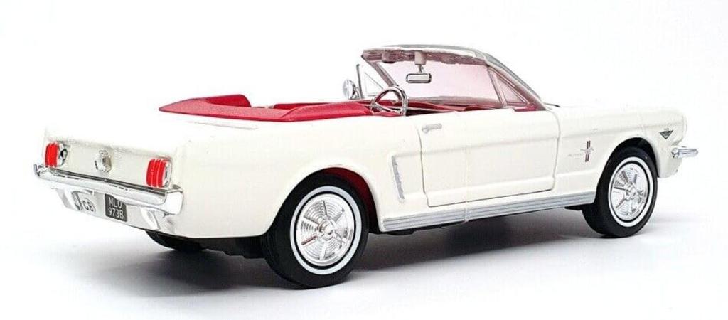Motormax Ford Mustang Minicar 124 James Bond MUSTANG Convertible 1964 Movie 007 Goldfinger [Used]