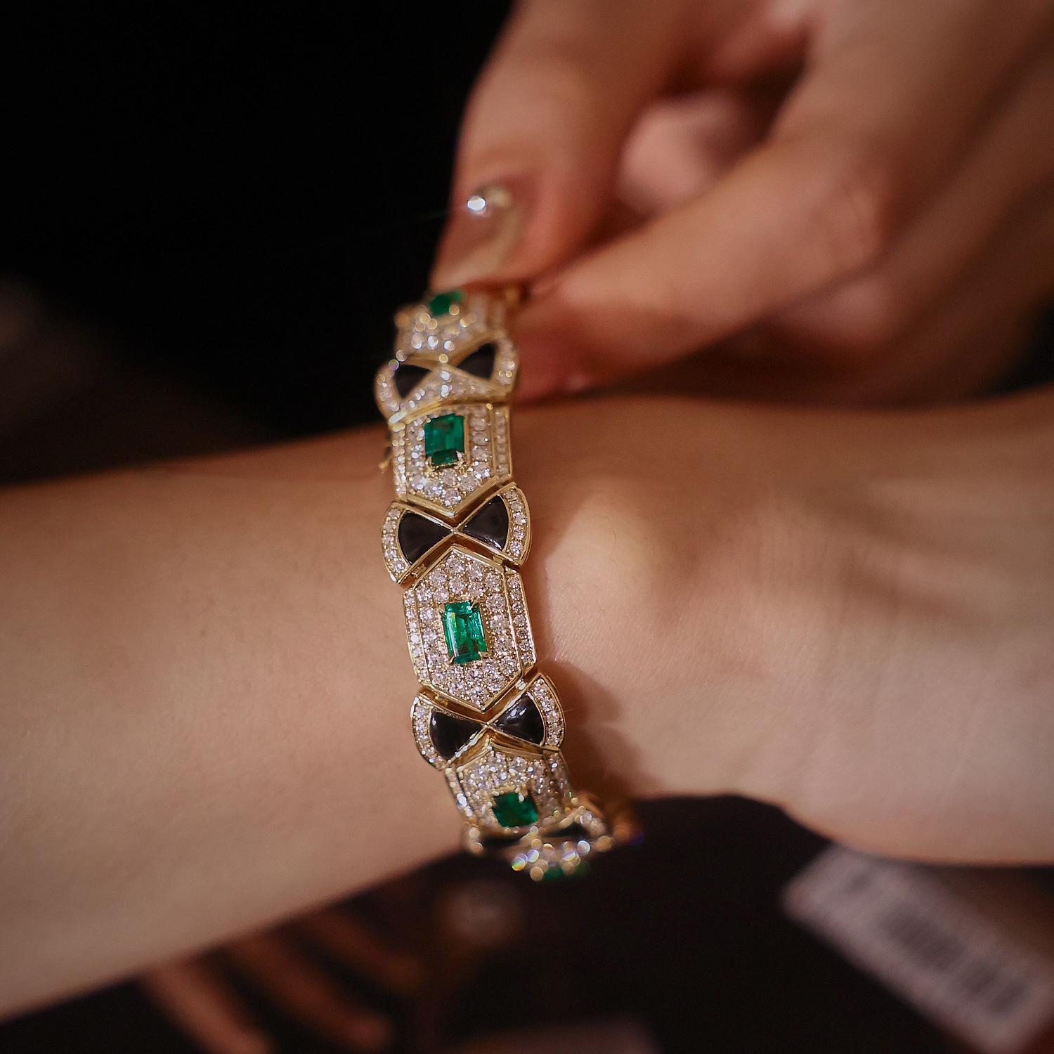

Art Deco Vintage Black Lacquer Emerald Diamond Bangle Bracelet for Women