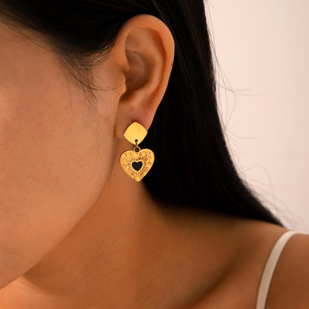 Euro-American Fashion Stainless Steel Heart Relief Pendant Earrings 18K Gold Non-Fading Retro Heart Titanium Steel Studs