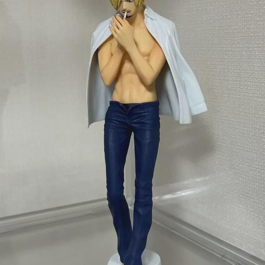 

Я продаю фигурки One Piece Санджи Банф