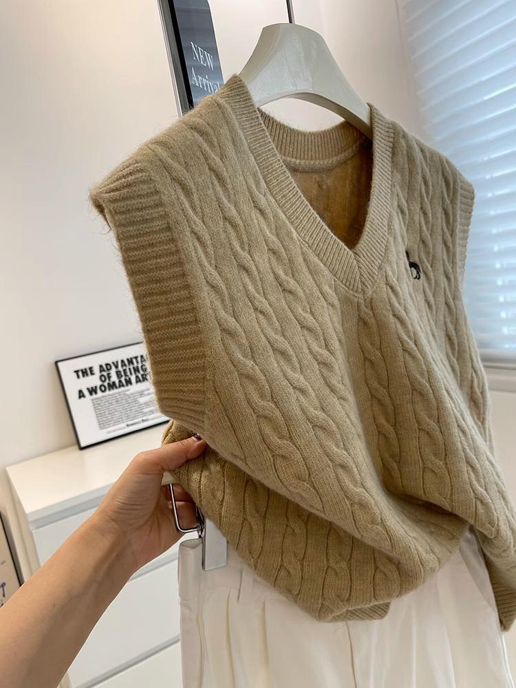 Retro Cable Knit V-Neck Sleeveless Vest for Women - Autumn/Winter Layering