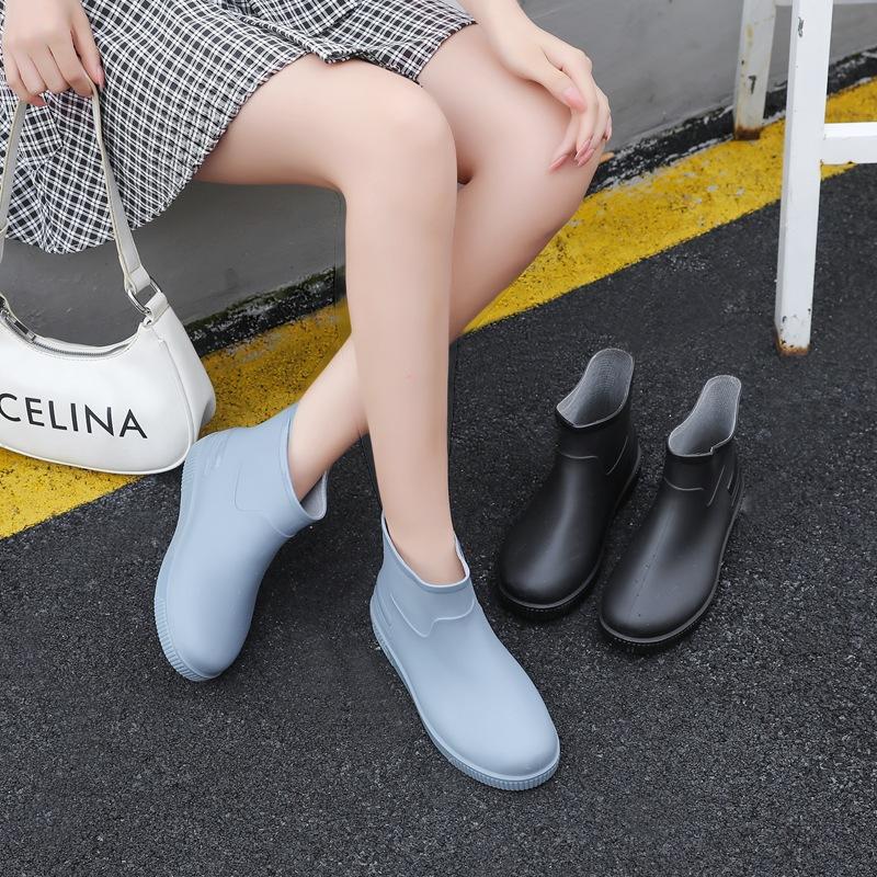 Ladies' Outdoor Fashionable Solid Color Short Tube Anti Slip Rain Shoes