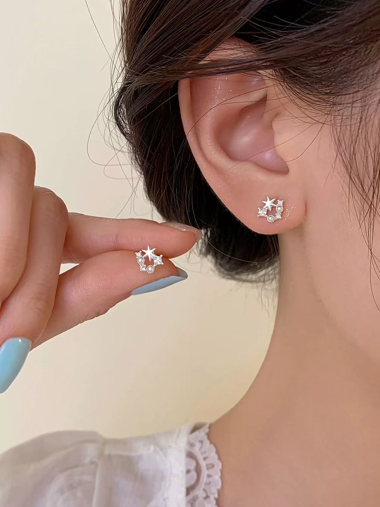Female Light Luxury Star Earrings 1 pair