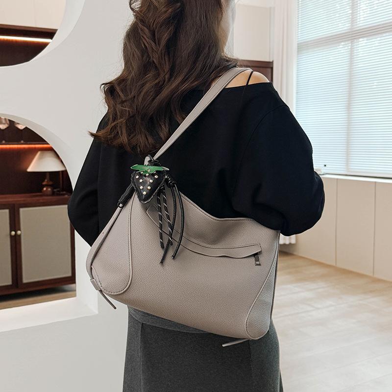 New Stylish and Simple Underarm Bag Large Capacity Solid Color Foreign Style Shoulder Bag Tote Bag Commuter Women Messenger Bag