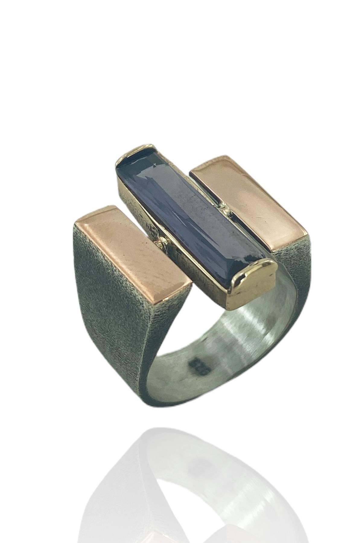 

Кольцо из серебра 925 пробы с багетом и аметистом ручной работы специального дизайна