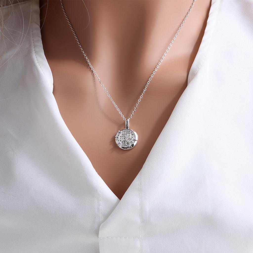 Japanese and Korean wind, star and moon diamond pendant, clavicle chain, light luxury, full diamond disc clavicle chain, personalized design necklace.
