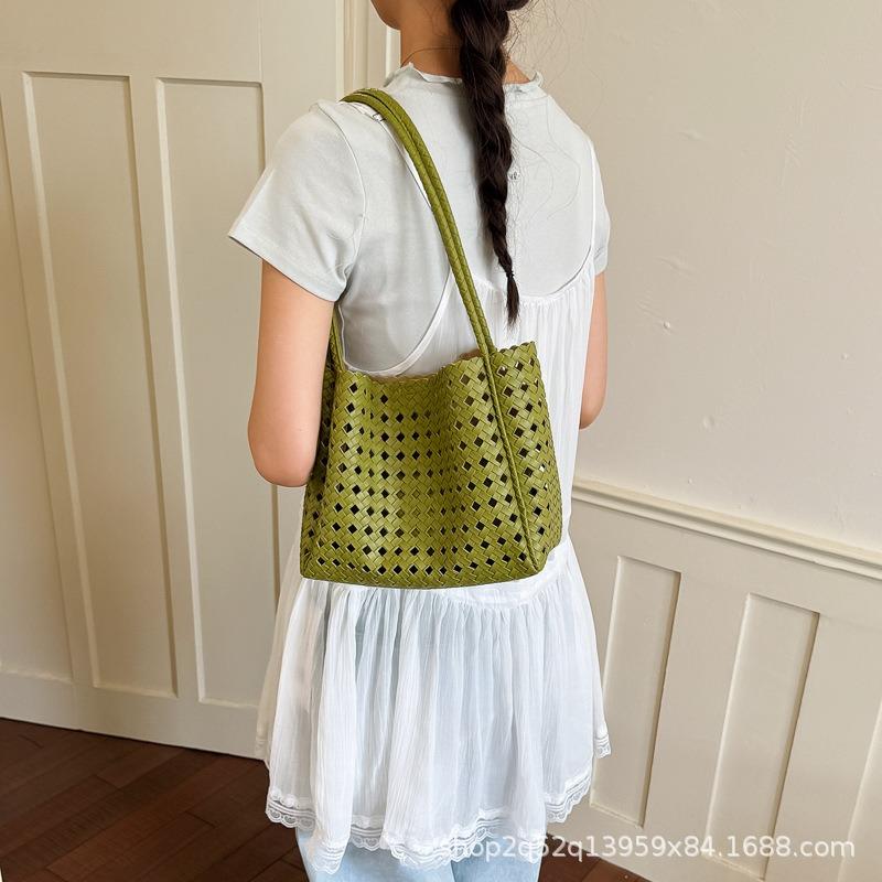Retro portable woven hollow tote bag women's summer new simple large-capacity shoulder armpit bag
