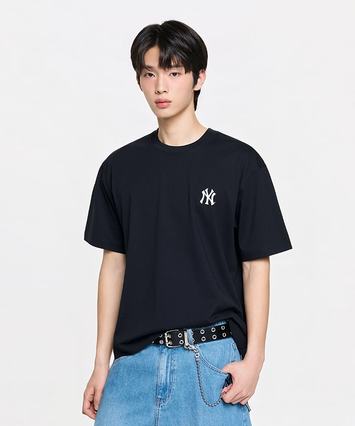 Emelbi Sportive Cursive Back Letter Short Sleeve T-Shirt Ny (Black)