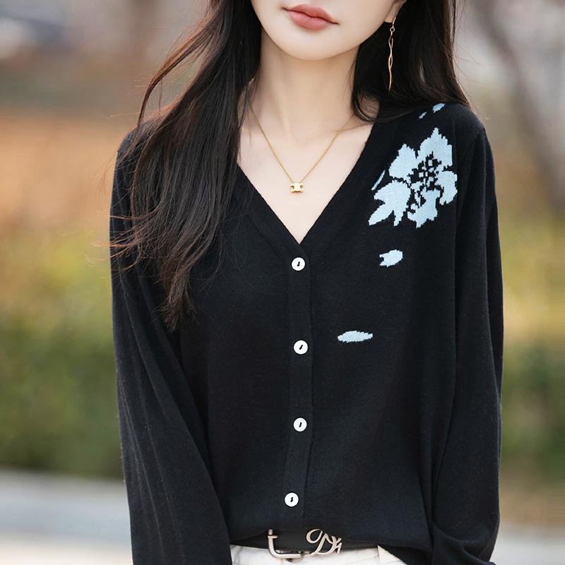 Dámský lehký kardigan z 50% vlny a 50% morušového hedvábí - všestranný úplet na 4 sezóny pro celoroční pohodlí a styl