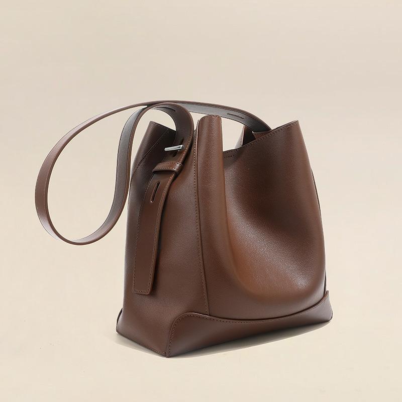 Fashion Leather Bucket Bag Women'S Large Capacity Tote Bag Crossbody Cowhide Versatile Commuter Shoulder Bag