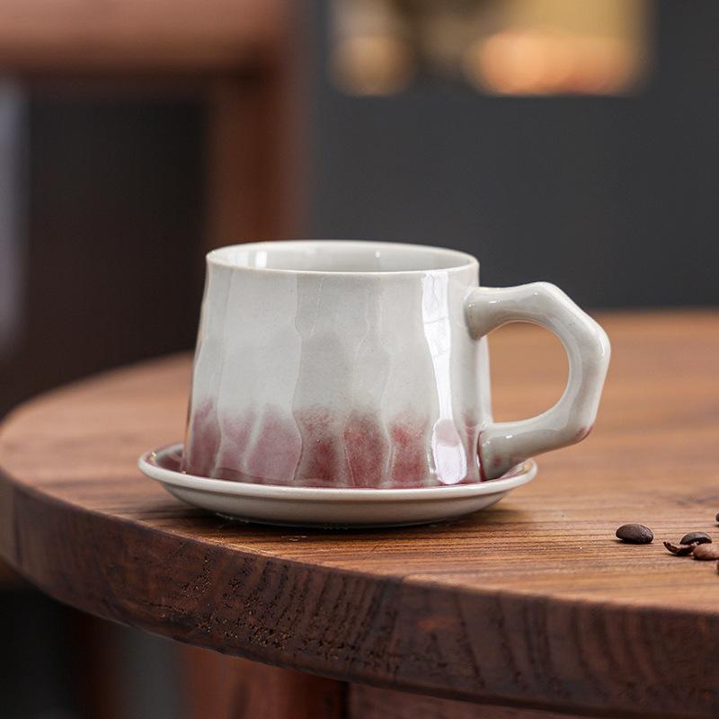 Grobes Töpferton Ofenwechsel Tasse und Untertasse Set Unregelmäßige Wabi-Sabi Keramiktasse für Kaffee Tee Hausbar Rustikale Wohnkultur Geschenk
