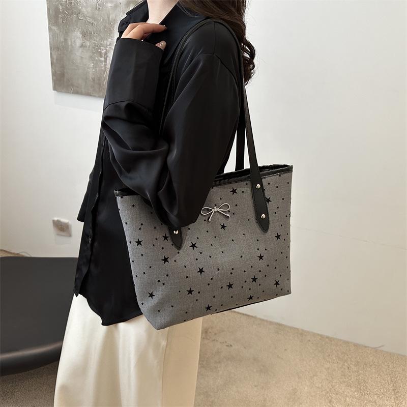 College-Stil Koreanische Tragetasche Neu Vielseitig und Modisch Gepunktet Einseitig Unterarm Große Kapazität Pendlerhandtasche