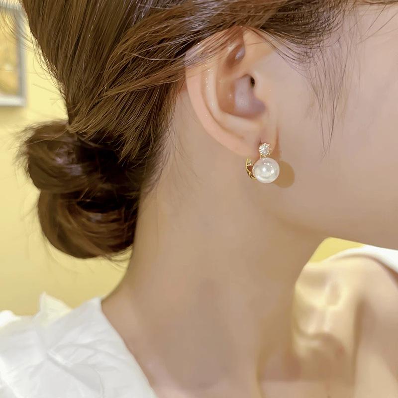 2024 Exquisite High-End French Zircon Pearl Earrings: Versatile Autumn/Winter Style for Women.