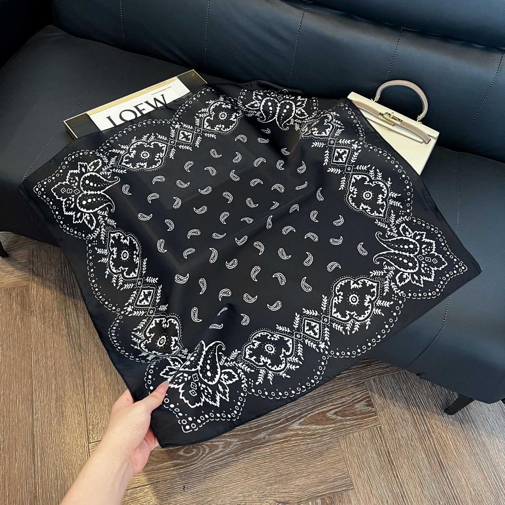 Silk scarf women's neck new scarf with coat 70 small square scarf scarf mother high-end scarf