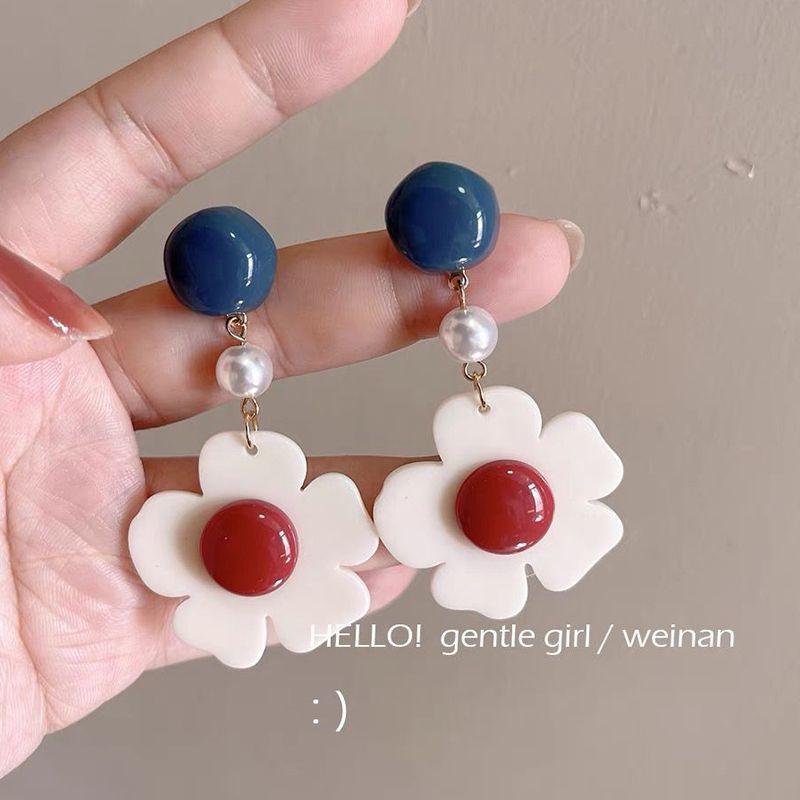 Dopamine flower ear hook women's new holiday style accessories ear clips without ear piercings, high-end seaside cute ear accessories