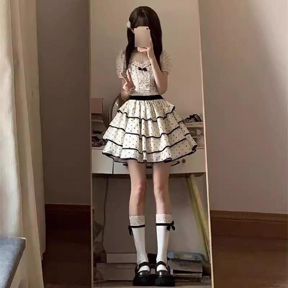The new summer girly and gentle polka dot dress is a beautiful puffy princess short skirt