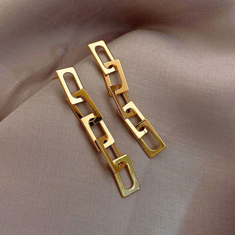 

Accessible Luxury Metal Female Unique Retro Hong Kong Style Temperamental Earrings Golden Bench tassel