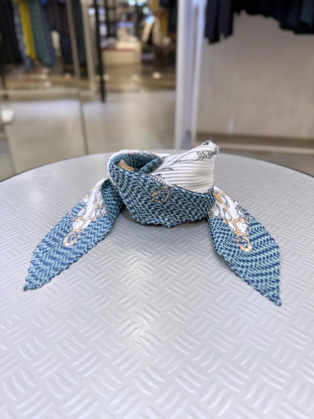 

Crocodile Lady Pleated Mini Scarf CLDMF1102