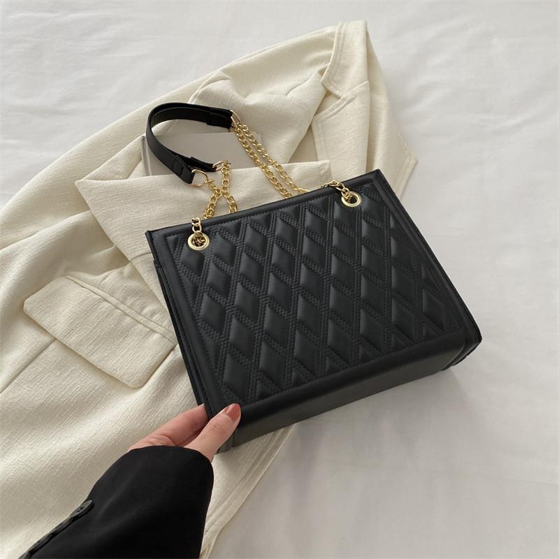

Trendy Retro Small Tote Handbag For Women Featuring Unique Design And Soft Pu Material чёрный