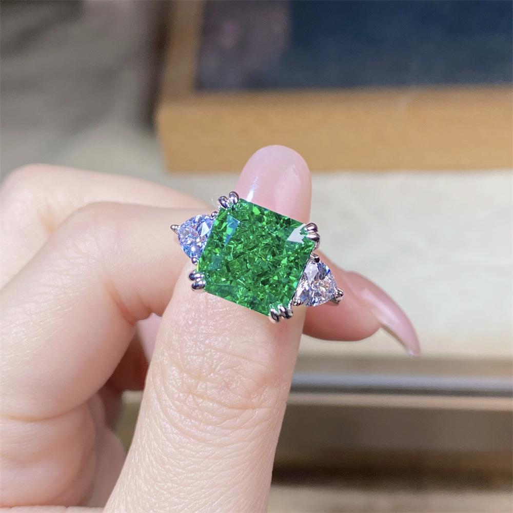 2022 S925 Sterling Silver Ring with Emerald Green 5 Carat Zirconia for Women