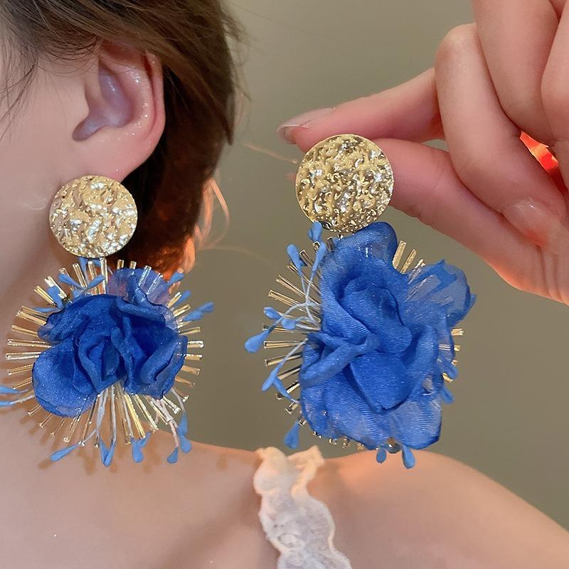 Dopamine petal mesh stud earrings new popular seaside vacation wind earrings exaggerated temperament versatile earrings wholesale