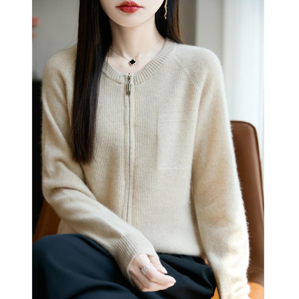 2026 Autumn/Winter Korean Style Solid Knit Zipper Cardigan - Soft, Skin-Friendly, Trendy Round Neck Sweater.