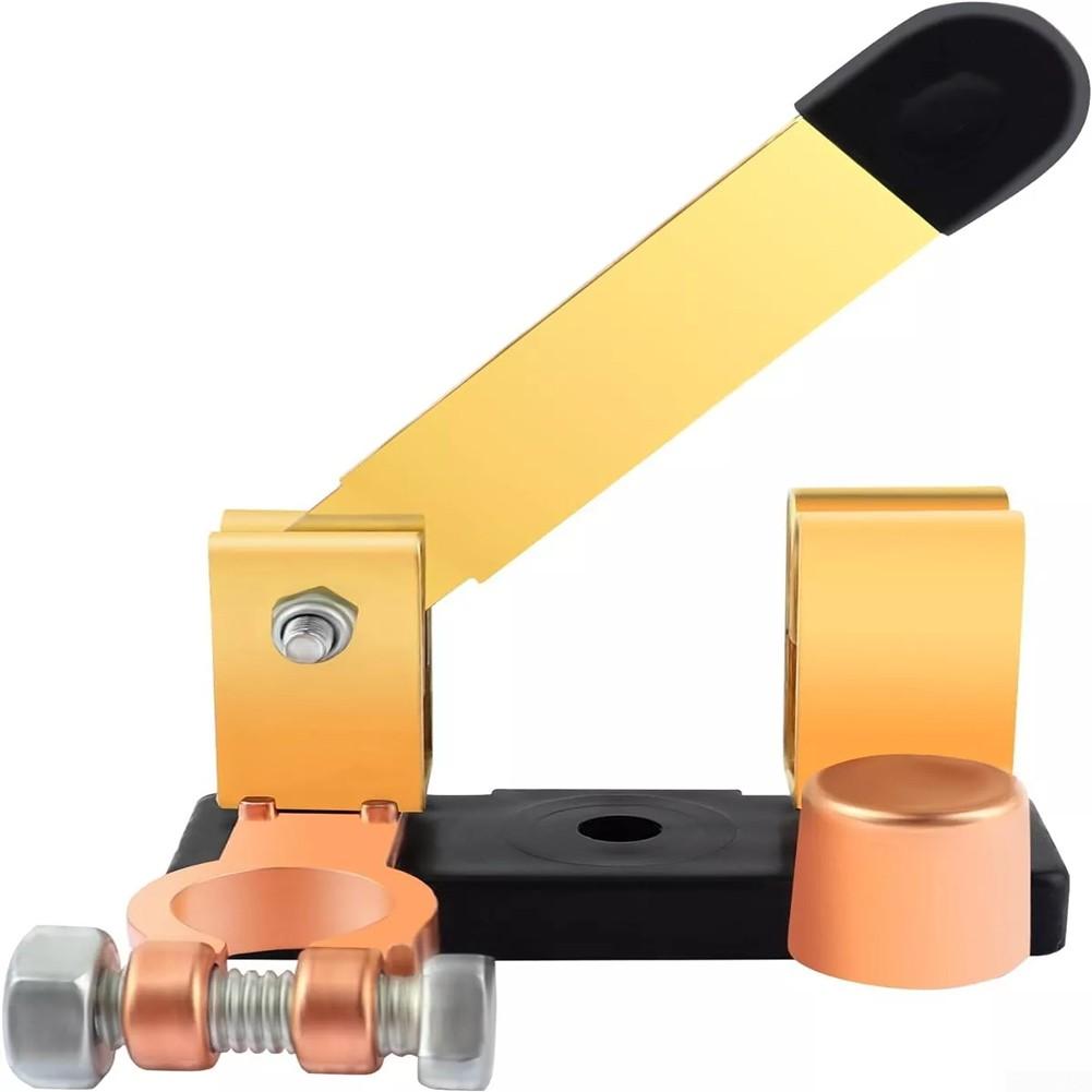 

Выключатель аккумулятора на верхнем посте защищает от коротких замыканий 12 В/24 В