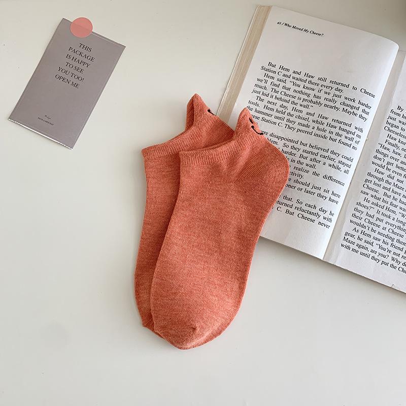 Thin Embroidered Smiley Face Ankle Socks – Cute, Anti-Slip, Invisible Fit for Spring/Summer