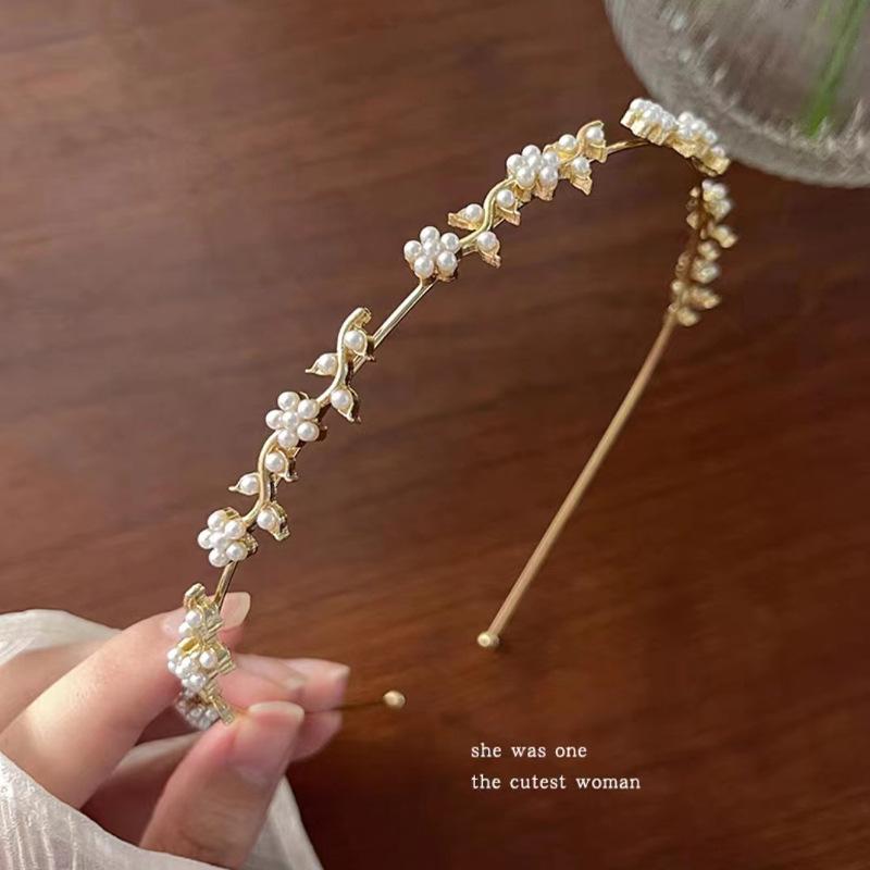 Elegant Floral Rhinestone Headband for Women - Zinc Alloy, Adorned with Pearls & Flowers, Ideal for Daily Wear, Parties Fashion Accessory