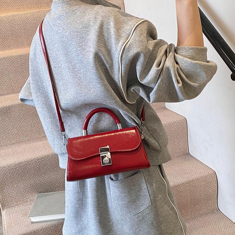 New Versatile Portable Small Square Bag Women's Fashion Commuter Shoulder Bag Daily Matching Casual Messenger Bag