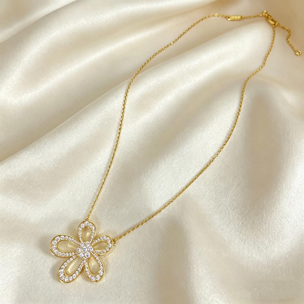 High End Hollow Flower Zircon Necklace Dainty Clavicle Necklace Anniversary Birthday Jewelry Gift Non-allergic Material