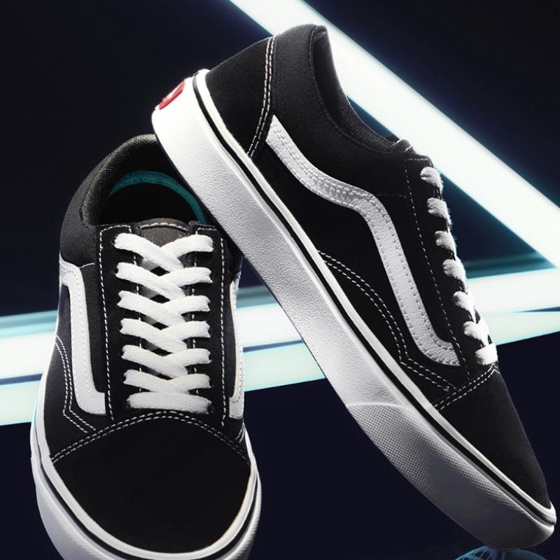 Barnes Comfique Old School Black True White Vn0a3wmavne1