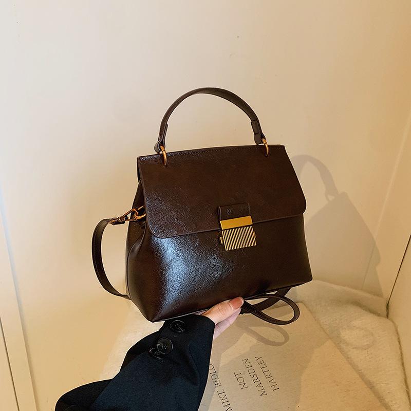 High-end fashion handbag women's new niche versatile shoulder messenger bag commuter bag