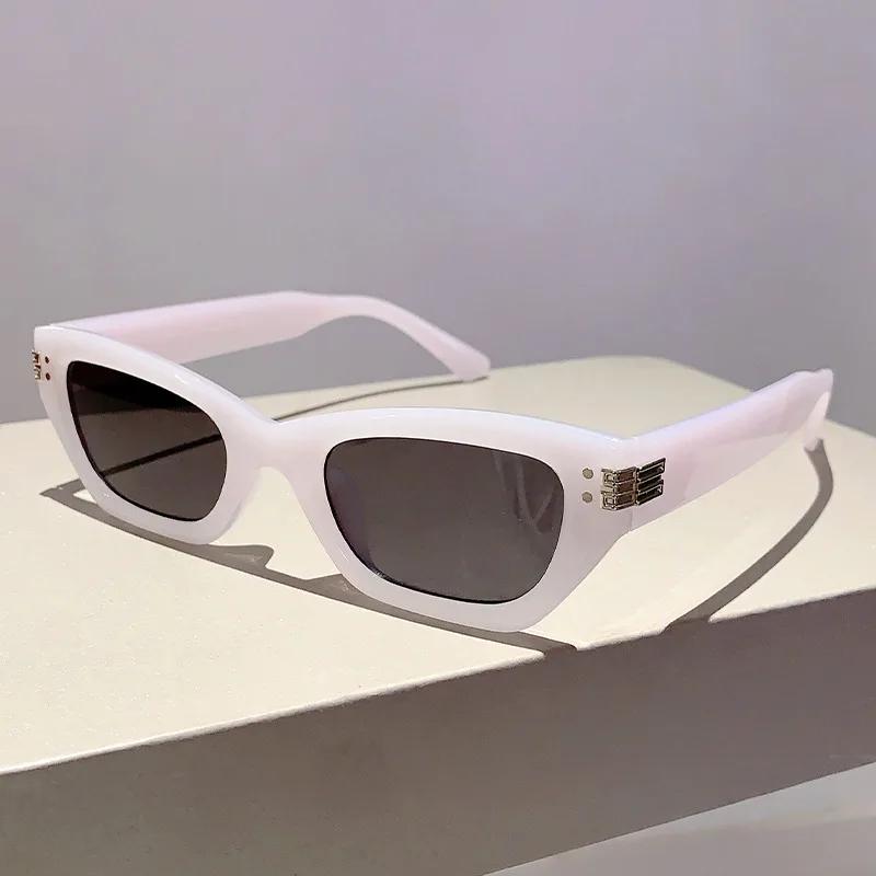 

Small Frame Cat Eye Sunglasses Women For Men Luxury Brand Designer Sun Glasses Vintage Punk Rivet Popular Hip Hop Eyeglasses As the picture